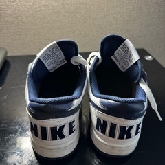 NIKEスニーカー　紺色の画像
