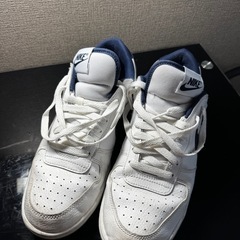 NIKEスニーカー　紺色の画像