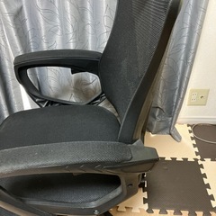 ゲーミングチェア　フットレスト付き　椅子　事務椅子の画像