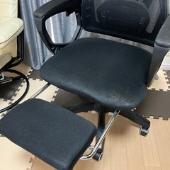 ゲーミングチェア　フットレスト付き　椅子　事務椅子の画像