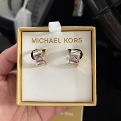 新品未使用MICHEAL KORS ピアスの画像