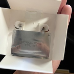 新品未使用MICHEAL KORS ピアスの画像