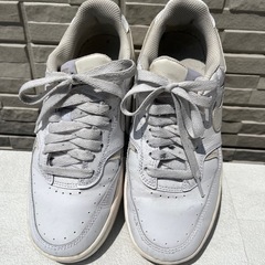 NIKE☆レザースニーカー白23.5の画像