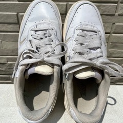 NIKE☆レザースニーカー白23.5の画像