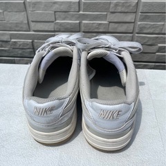 NIKE☆レザースニーカー白23.5の画像