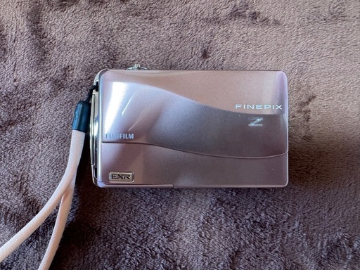 デジタルカメラ　FINEPIX Z700EXR ピンク