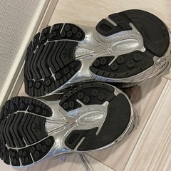adidasウィーメンズシューズの画像