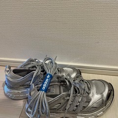adidasウィーメンズシューズの画像