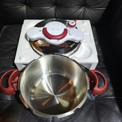 f【多数出品中】T-fal圧力鍋入荷致しました。の画像