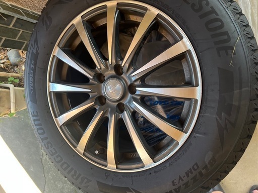 ほぼ新品　SUVタイヤ 225/65R/17