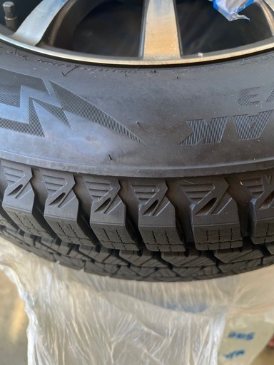 ほぼ新品　SUVタイヤ 225/65R/17