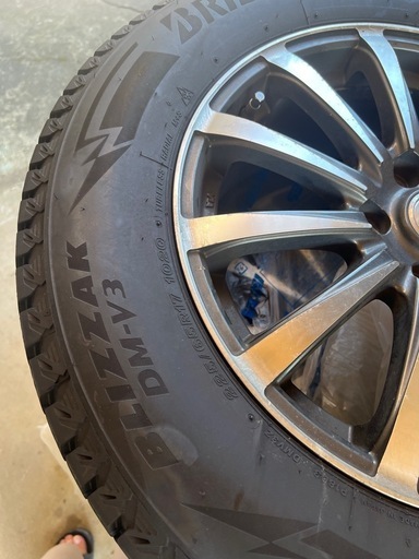 ほぼ新品　SUVタイヤ 225/65R/17