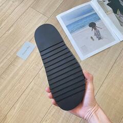 DIOR スライドサンダルの画像