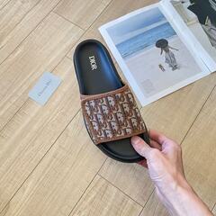 DIOR スライドサンダルの画像