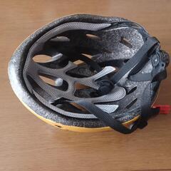 超軽量自転車ヘルメットの画像