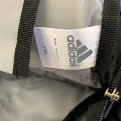 adidasリュックサックの画像