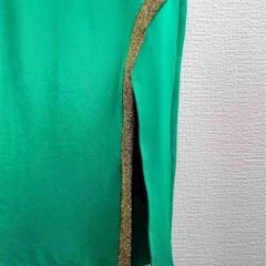 緑のタイトスカート スリット付きの画像