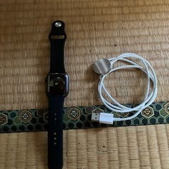 Apple Watch SE (GPS + Cellularモデル) - 40mm スペースグレイアルミニウムケースとミッドナイトスポーツバンドの画像
