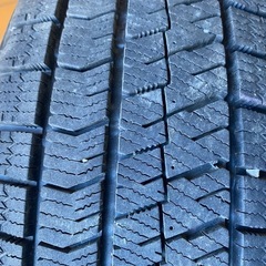パンクや事故で1本だけおさがしの方に。BSスタッドレスタイヤ ブリザック VRX2 185/60R15 山あり 23年製　1本のみ ブリヂストンの画像