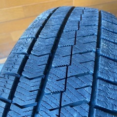 パンクや事故で1本だけおさがしの方に。BSスタッドレスタイヤ ブリザック VRX2 185/60R15 山あり 23年製　1本のみ ブリヂストンの画像