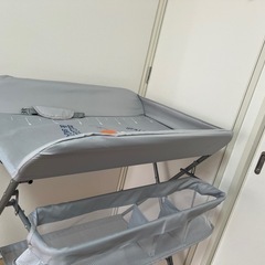ベビー電動バウンス、おむつ交換台とベビーベッドセットの画像