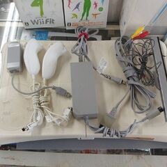 Wii セット Wii Fit付き 付属品多数！ リモコン ゲーム機 本体 無接点充電セット モーションプラス テレビゲーム  札幌市 北区 屯田の画像