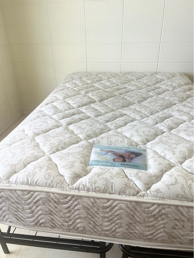 ベッドマットレス（セミダブル）フレーム付き