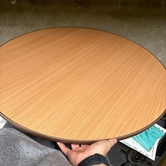 丸テーブルの画像