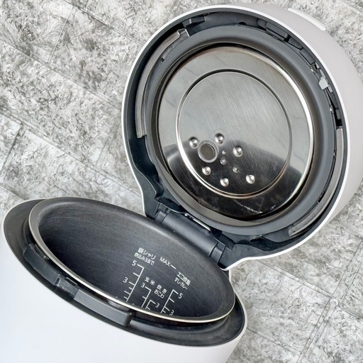 2023年製 Panasonic 圧力IH炊飯器 SR-NB102