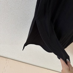 黒のロングワンピースの画像