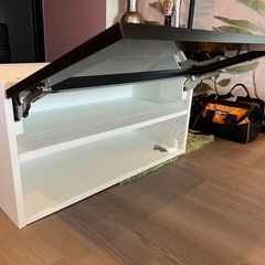 IKEAのガラス戸　吊り戸棚の画像