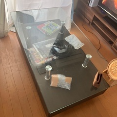 ガラステーブルの画像