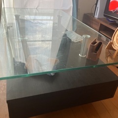 ガラステーブルの画像