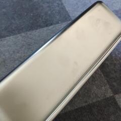 ステンレスの入れ物の画像