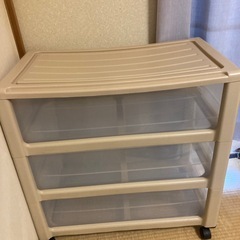 プラスチック製引き出し 譲ります（40×69×68.5cm・天板ゆがみ・キャスターあり）  の画像