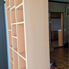 商談中　本棚の画像