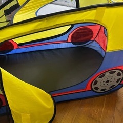 車型のテントの画像