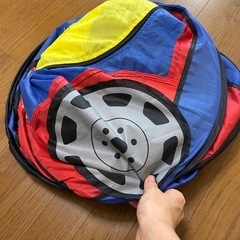車型のテントの画像
