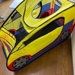 車型のテントの画像