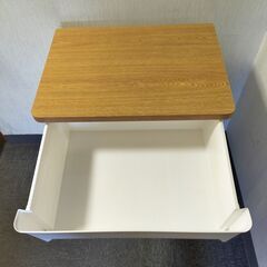 △ A チェスト 衣類収納 4段 高さ 82.5cm 幅 45cm 奥行 40.5cm 天板部分に小さい剥がれあり 現状渡しの画像