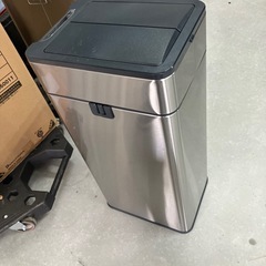 タッチセンサー付きゴミ箱  ４０L位  未使用品  少凹みありの画像