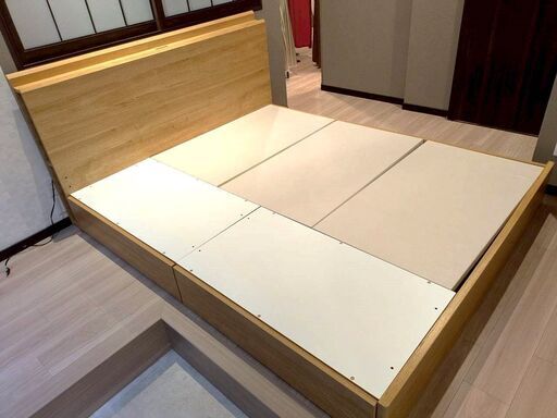 美品 ニトリ クイーンベッド フレーム カイト（KAITO) ベッド下引き出し コンセント 本棚付き