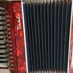 TOMBO アコーディオン レッドの画像