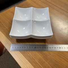 お皿たちの画像