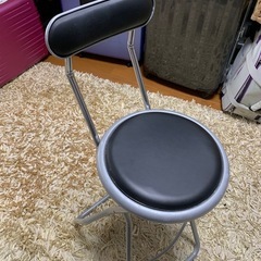 折りたたみ椅子の画像
