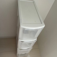 収納キャスト4段　半透明の画像