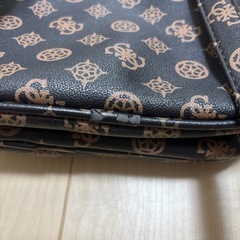 guessリュックの画像