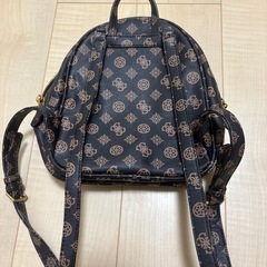 guessリュックの画像