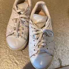 アディダス　スニーカーの画像