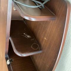引き出し付き棚の画像